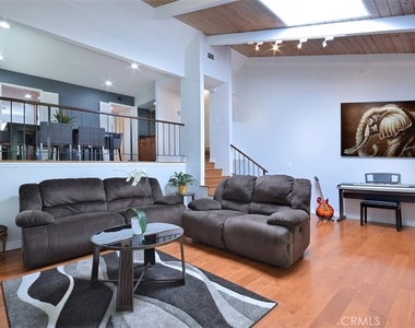 11856 Moorpark Street - Photo Thumbnail 10