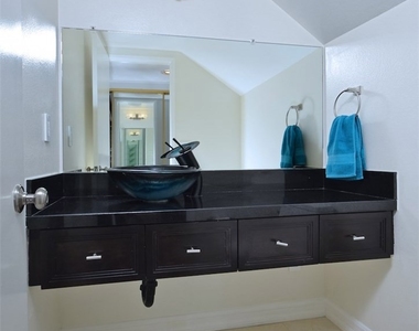 11856 Moorpark Street - Photo Thumbnail 22