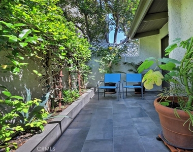 11856 Moorpark Street - Photo Thumbnail 7