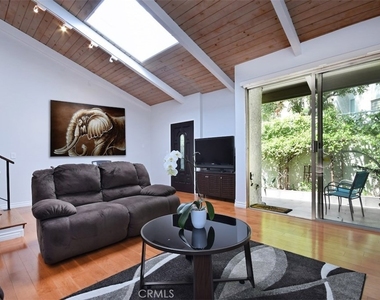 11856 Moorpark Street - Photo Thumbnail 6