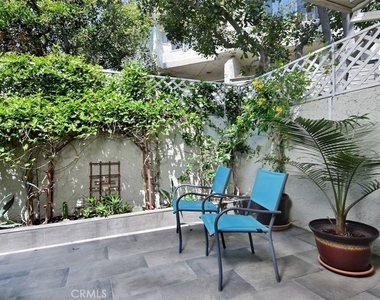 11856 Moorpark Street - Photo Thumbnail 8