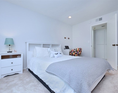 11856 Moorpark Street - Photo Thumbnail 25