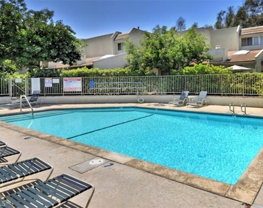 11856 Moorpark Street - Photo Thumbnail 38