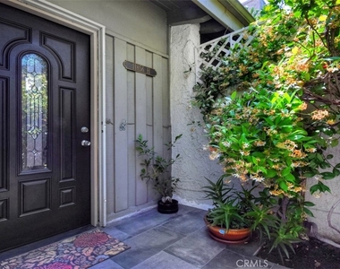 11856 Moorpark Street - Photo Thumbnail 2