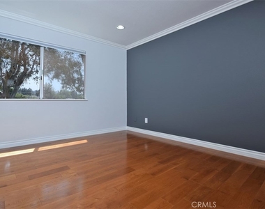 11856 Moorpark Street - Photo Thumbnail 15