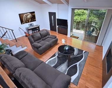 11856 Moorpark Street - Photo Thumbnail 11