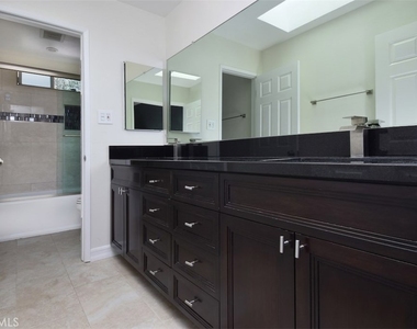11856 Moorpark Street - Photo Thumbnail 33