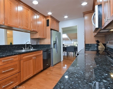 11856 Moorpark Street - Photo Thumbnail 20