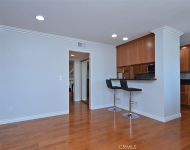 11856 Moorpark Street - Photo Thumbnail 17