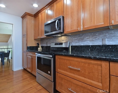 11856 Moorpark Street - Photo Thumbnail 21