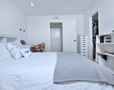 11856 Moorpark Street - Photo Thumbnail 26