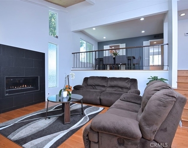 11856 Moorpark Street - Photo Thumbnail 4
