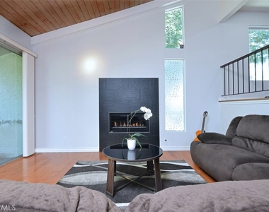 11856 Moorpark Street - Photo Thumbnail 5