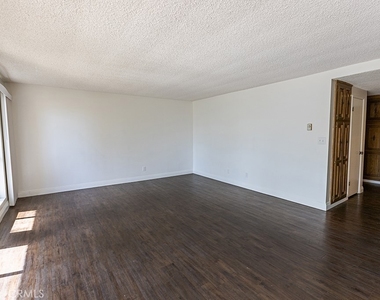 1184 W 11th Street - Photo Thumbnail 5