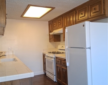 1184 W 11th Street - Photo Thumbnail 2
