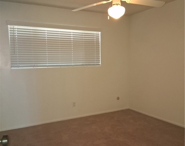 1184 W 11th Street - Photo Thumbnail 5