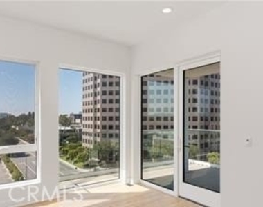1601 Rivington - Photo Thumbnail 2
