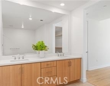 1601 Rivington - Photo Thumbnail 12