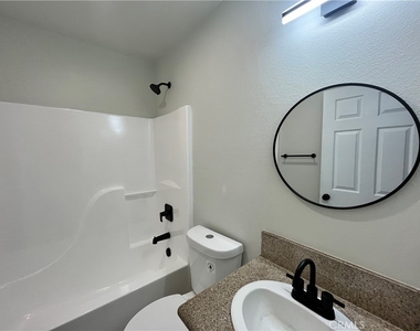 1004 S Riverside Avenue - Photo Thumbnail 9