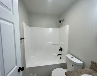1004 S Riverside Avenue - Photo Thumbnail 10