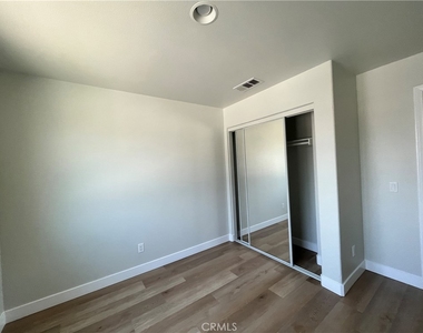1004 S Riverside Avenue - Photo Thumbnail 8