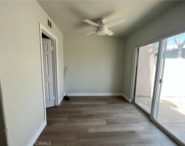 1004 S Riverside Avenue - Photo Thumbnail 4