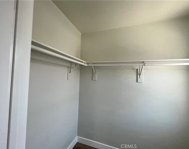 1004 S Riverside Avenue - Photo Thumbnail 15
