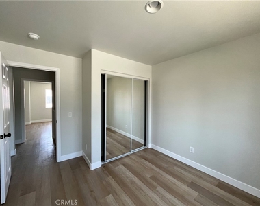1004 S Riverside Avenue - Photo Thumbnail 6