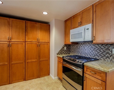 431 Cranston Court - Photo Thumbnail 9