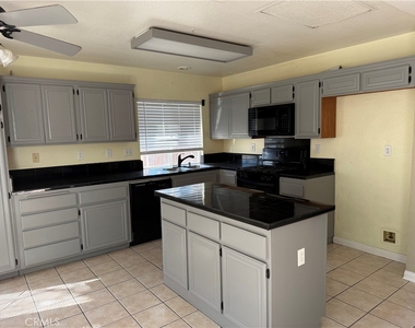 828 Greenwich Court - Photo Thumbnail 8
