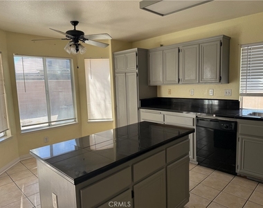 828 Greenwich Court - Photo Thumbnail 7