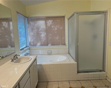 828 Greenwich Court - Photo Thumbnail 12