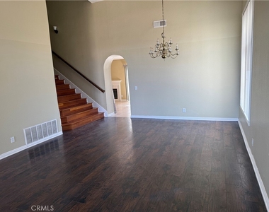 828 Greenwich Court - Photo Thumbnail 5