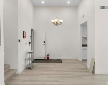 1532 Windsor - Photo Thumbnail 6