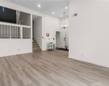 1532 Windsor - Photo Thumbnail 2