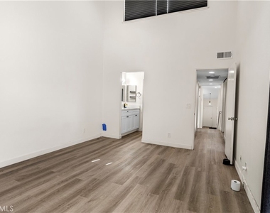 1532 Windsor - Photo Thumbnail 18