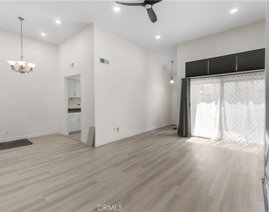 1532 Windsor - Photo Thumbnail 3
