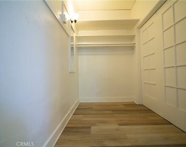 1316 Mariposa Avenue - Photo Thumbnail 2