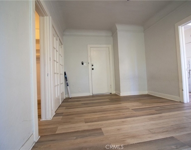 1316 Mariposa Avenue - Photo Thumbnail 3