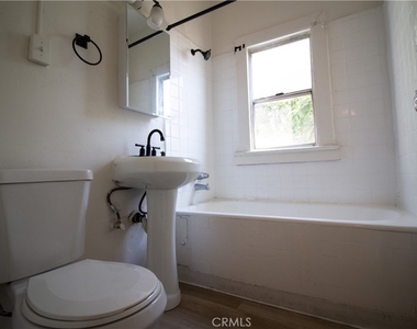 1316 Mariposa Avenue - Photo Thumbnail 4