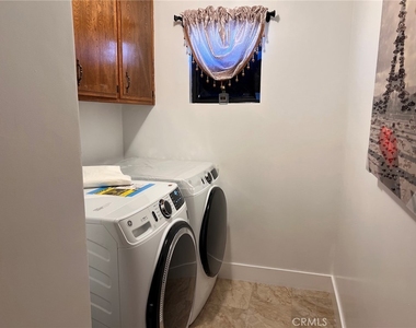 541 Francis - Photo Thumbnail 11