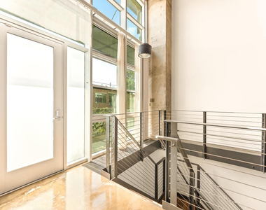 530 S Hewitt Street - Photo Thumbnail 3