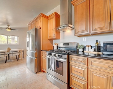 2044 W Spruce Avenue - Photo Thumbnail 15