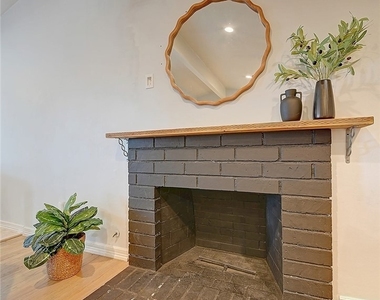 2044 W Spruce Avenue - Photo Thumbnail 6