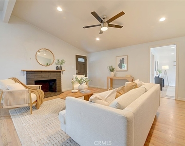 2044 W Spruce Avenue - Photo Thumbnail 2