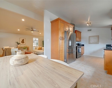 2044 W Spruce Avenue - Photo Thumbnail 10