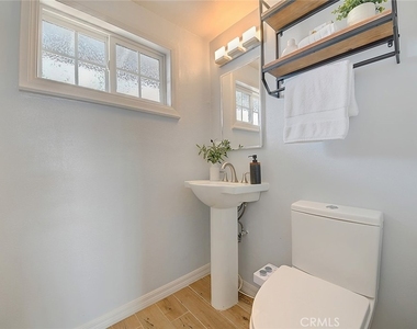 2044 W Spruce Avenue - Photo Thumbnail 25