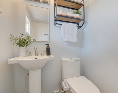 2044 W Spruce Avenue - Photo Thumbnail 26