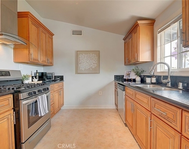 2044 W Spruce Avenue - Photo Thumbnail 12