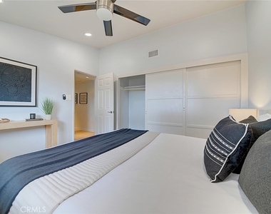 2044 W Spruce Avenue - Photo Thumbnail 30